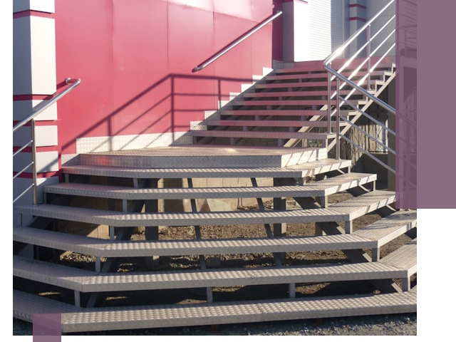 Лестницы для магазина в Когалыме — изготовление и монтаж