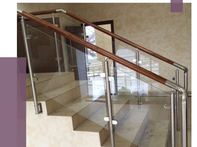 Комбинированные перила из металла и дерева в Когалыме