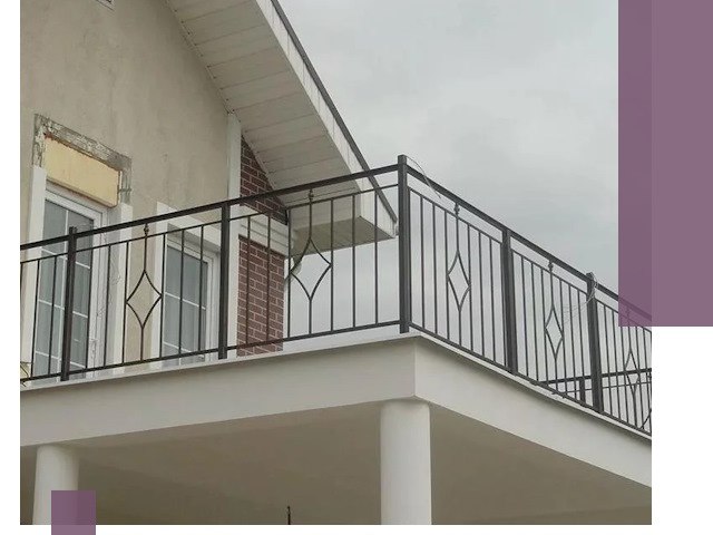 Изготовление балконных ограждений в Когалыме из металла и стекла