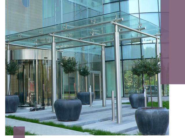 Навесы из стекла на заказ в Когалыме — монтаж и установка